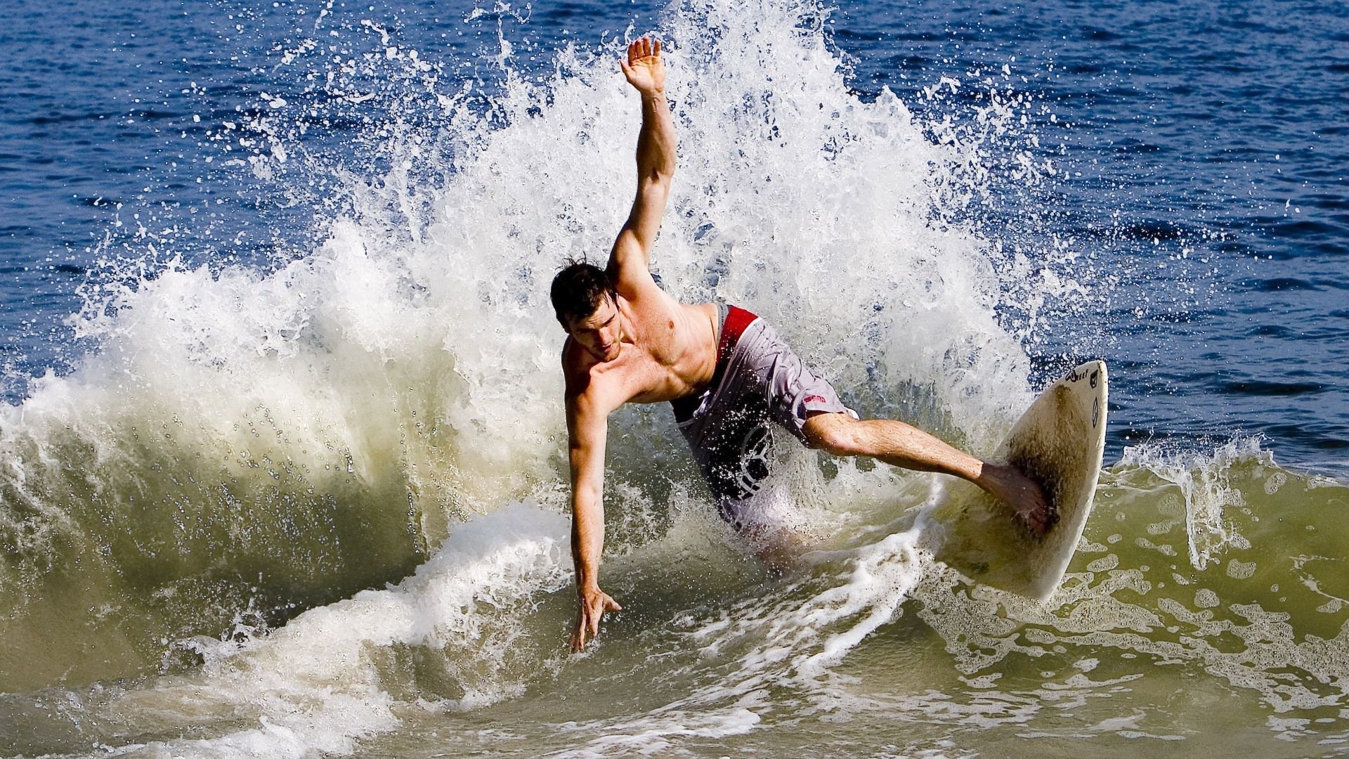 利物浦遗憾出局，巴塞罗那晋级半决赛，巴塞罗那被利物浦逆转